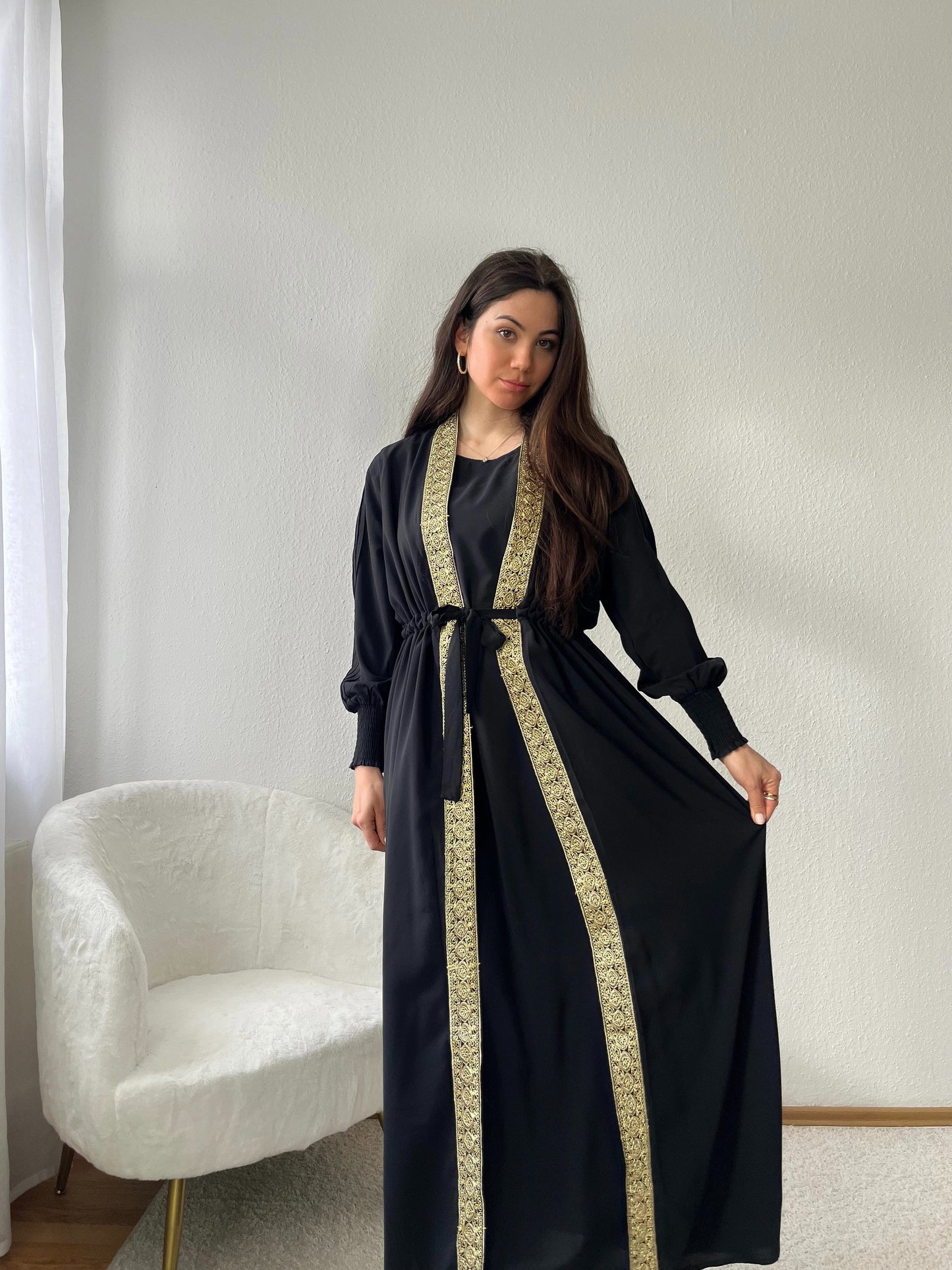 Kimono mit Goldbestickung