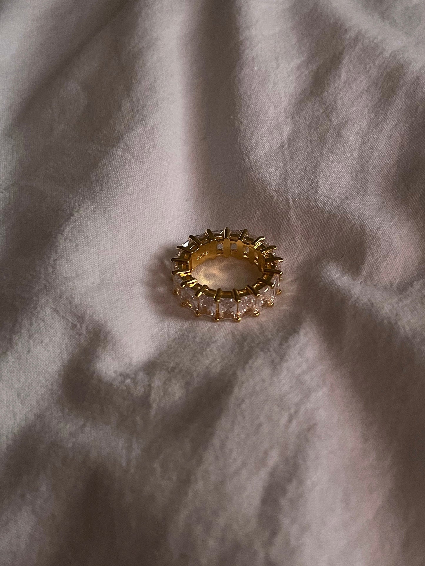 Ringe mit großen Zirkoniasteinen