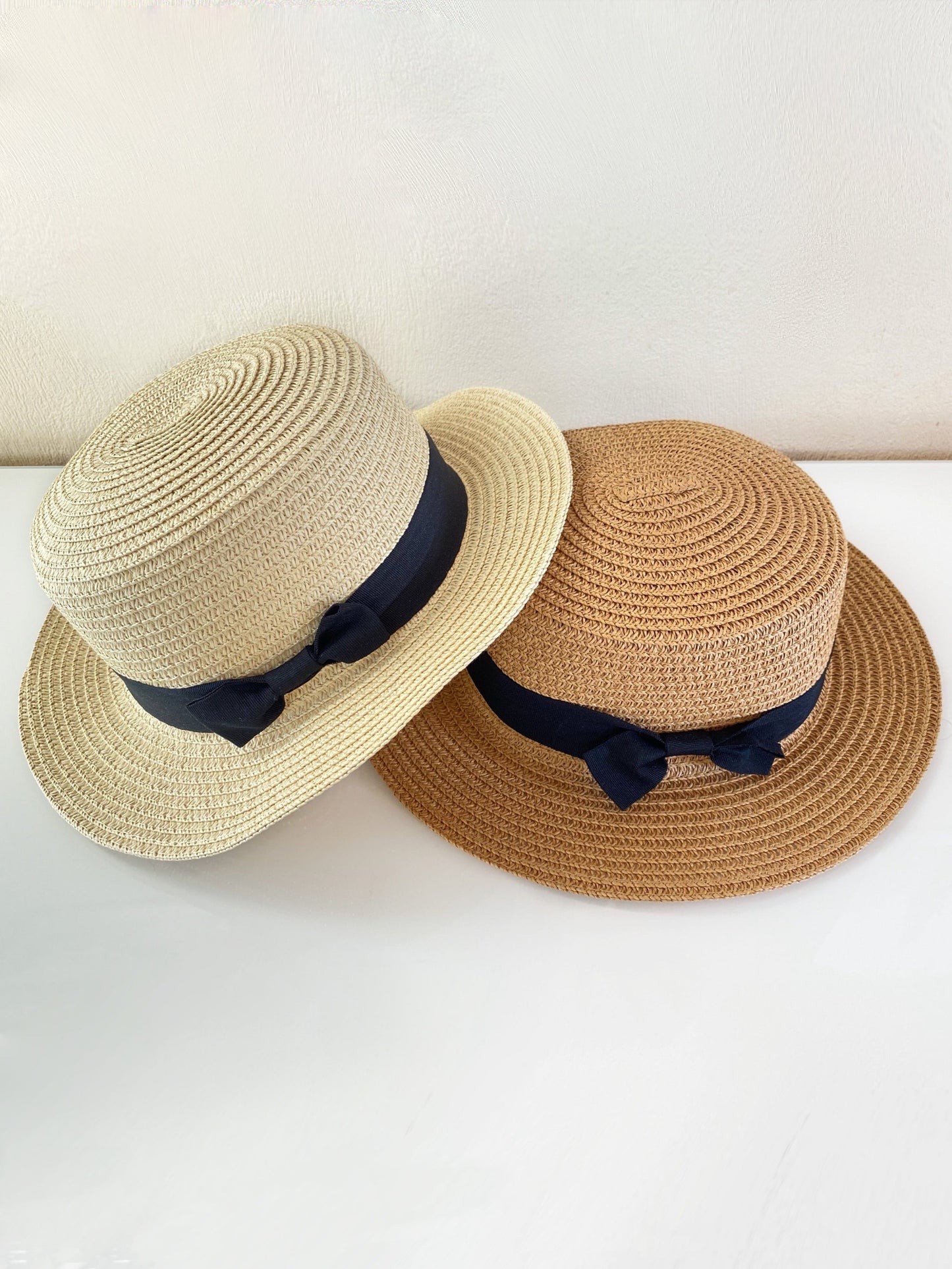 Strohhut mit Schleife