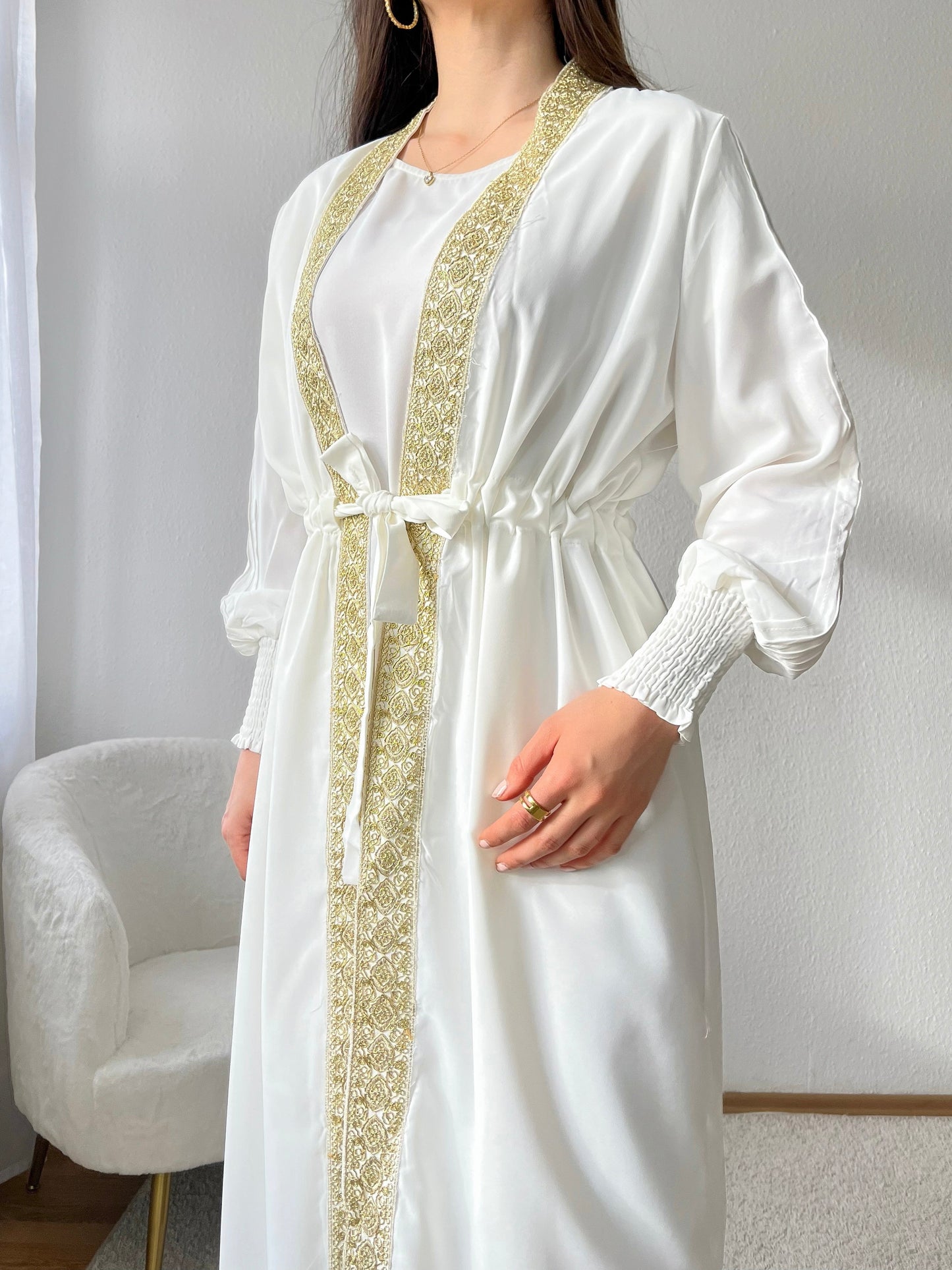 Kimono mit Goldbestickung