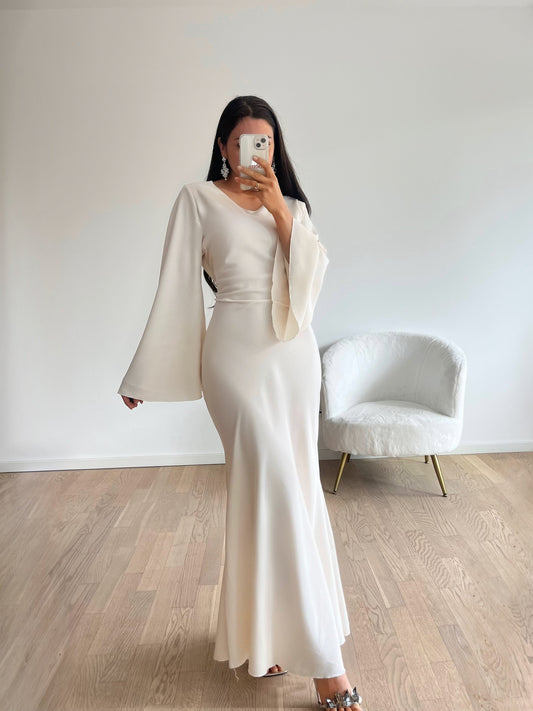 Elegantes Satinkleid mit Rückenschnürung