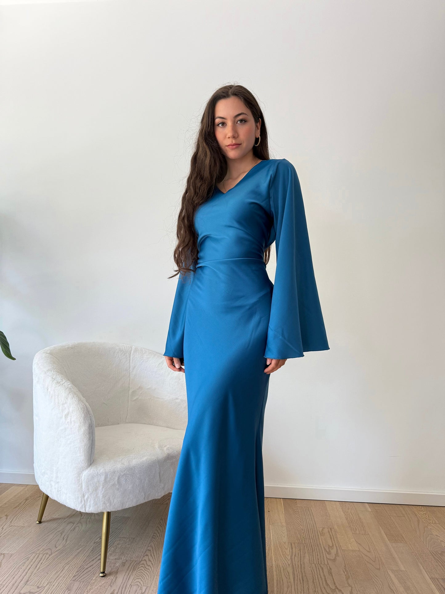 Elegantes Satinkleid mit Rückenschnürung