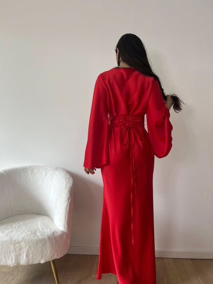 Elegantes Satinkleid mit Rückenschnürung