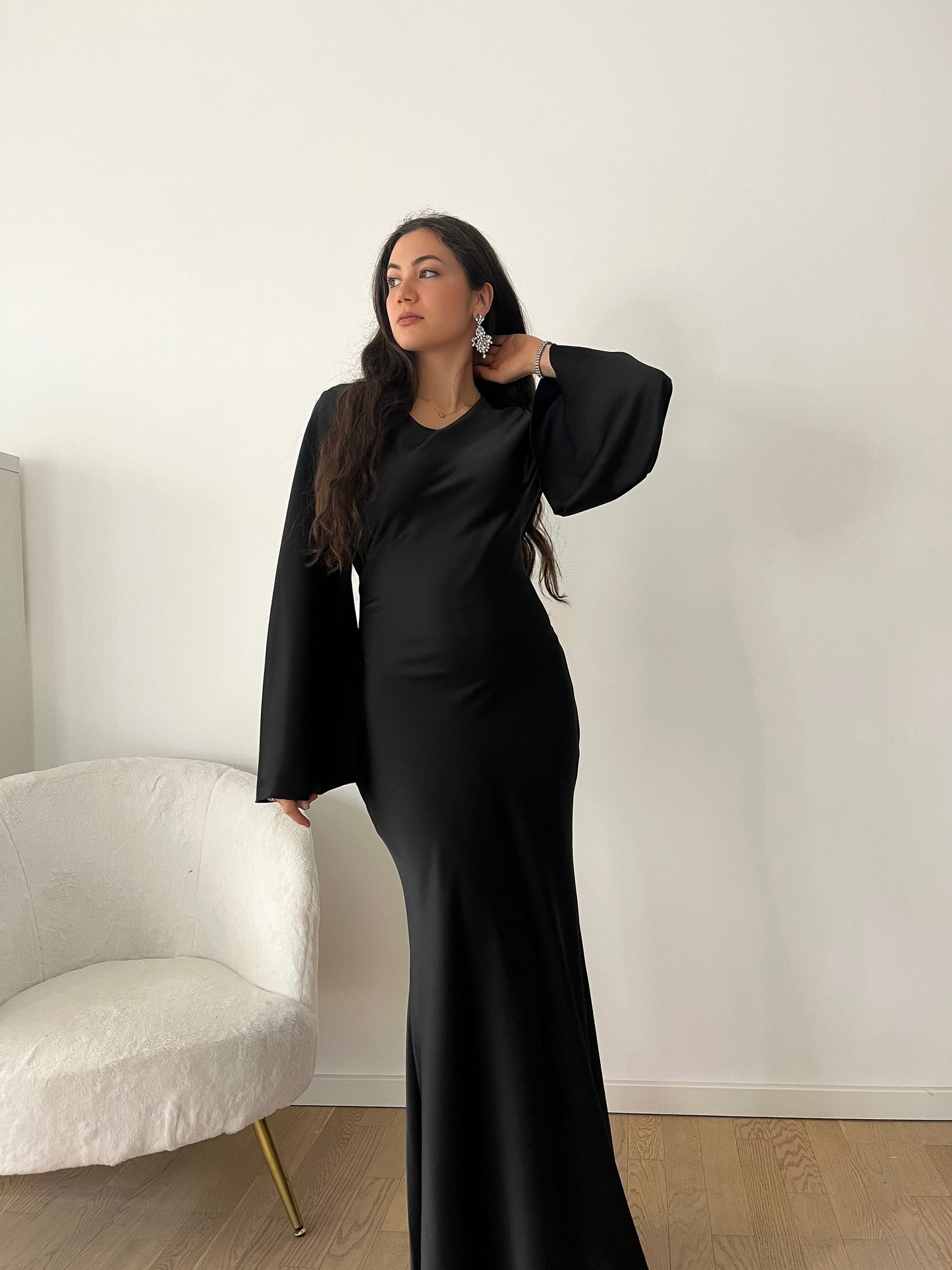 Elegantes Satinkleid mit Rückenschnürung