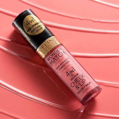 Angenehm cremiges Rouge und flüssiger Lippenstift