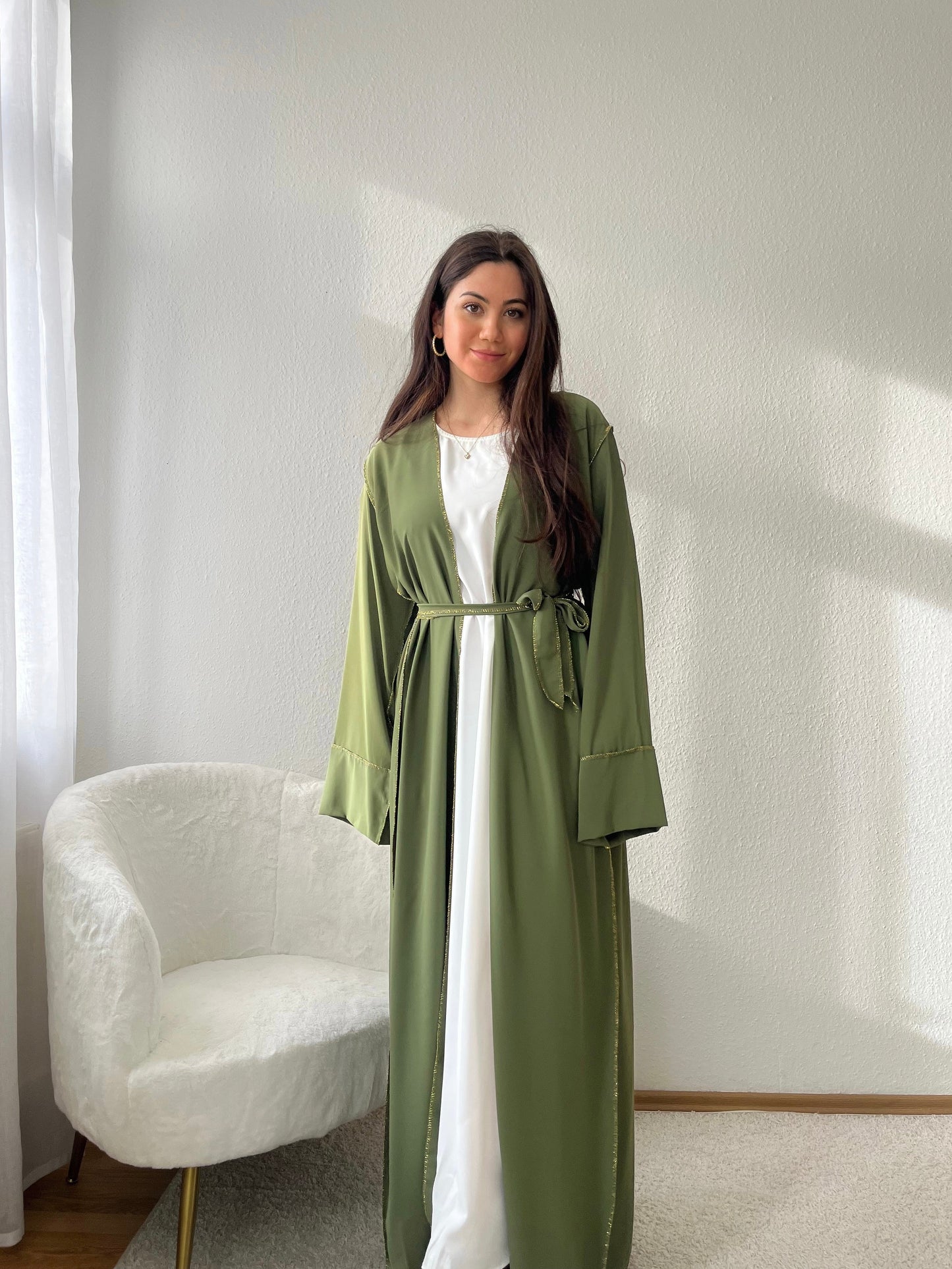 Leichter Kimono mit goldenen Linien
