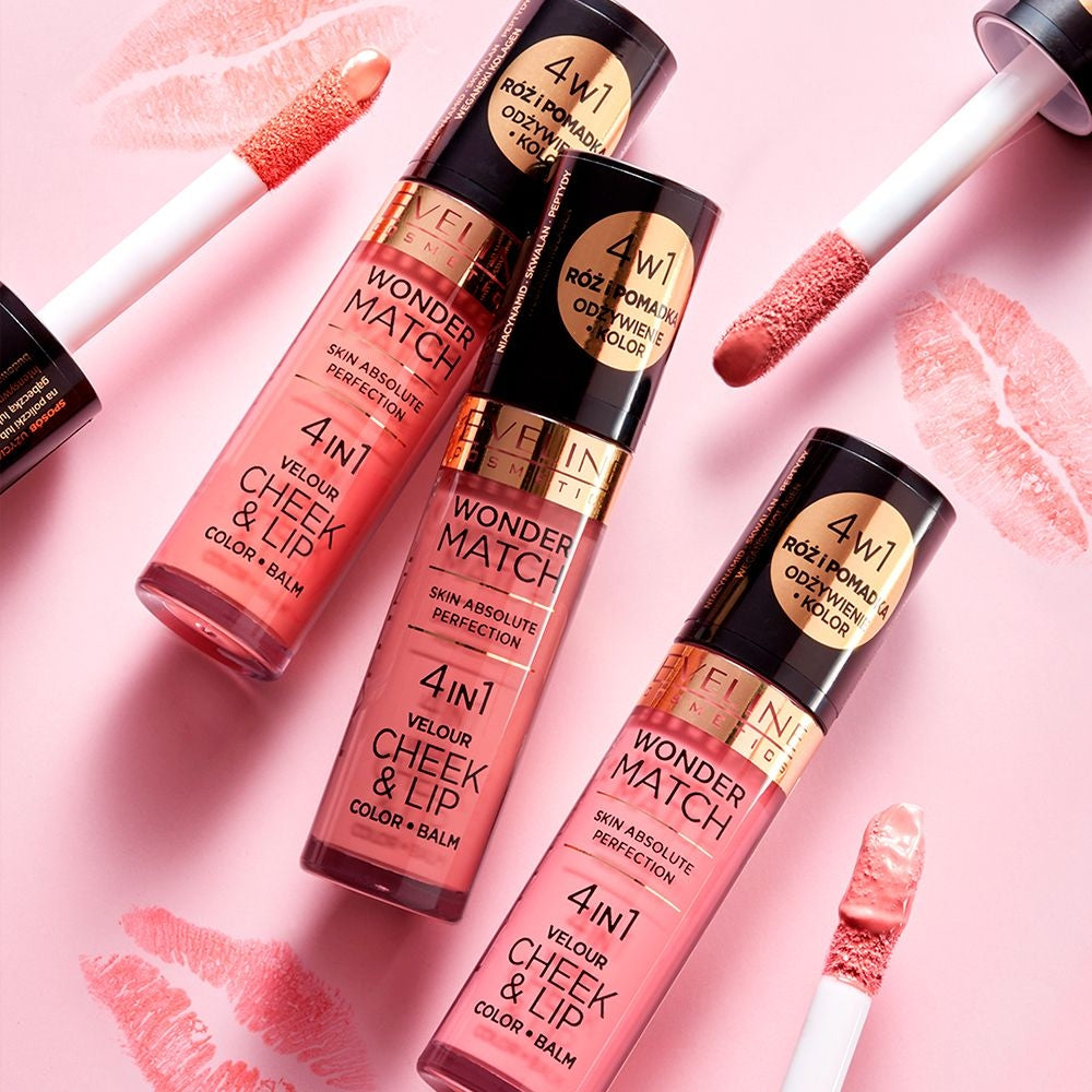Angenehm cremiges Rouge und flüssiger Lippenstift