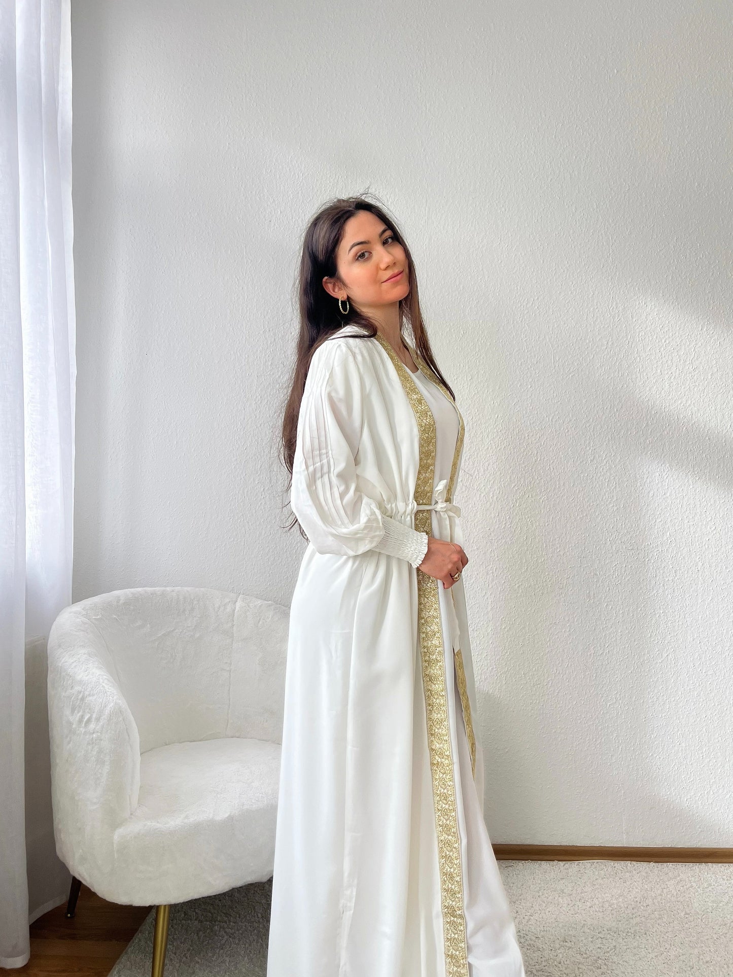 Kimono mit Goldbestickung