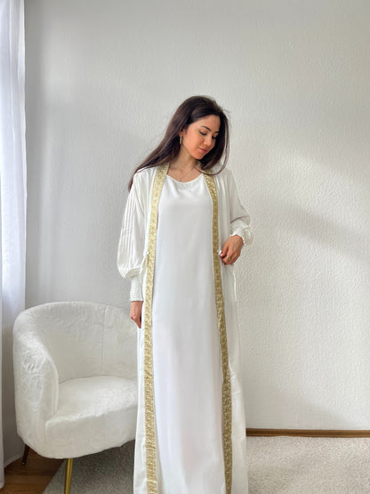 Kimono mit Goldbestickung