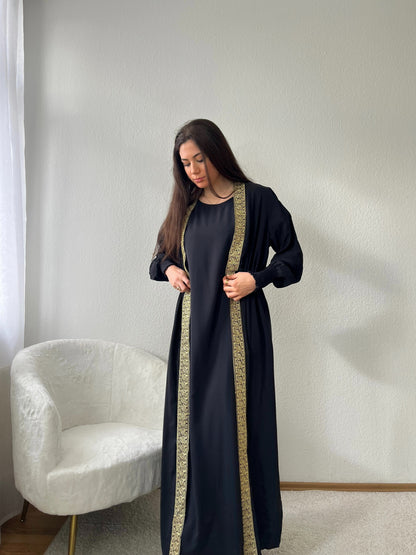 Kimono mit Goldbestickung