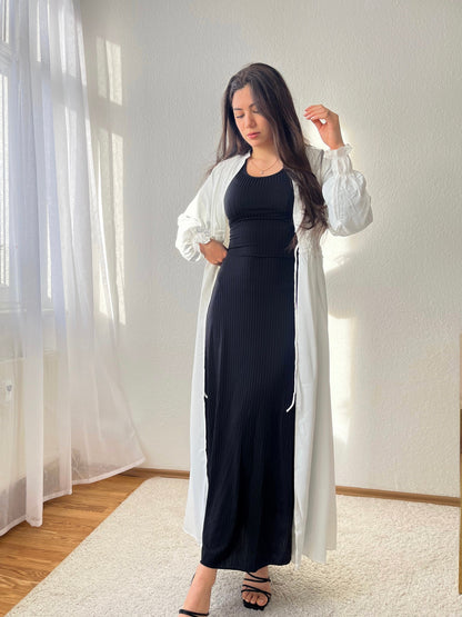 Langer taillierter Kimono mit Rüschen