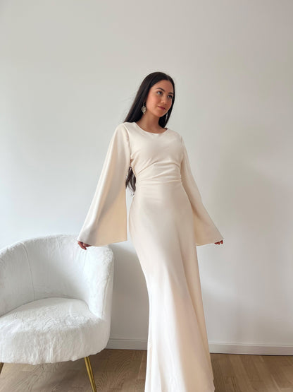 Elegantes Satinkleid mit Rückenschnürung