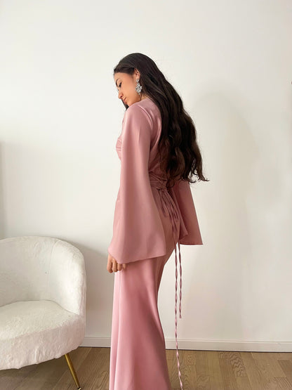 Elegantes Satinkleid mit Rückenschnürung