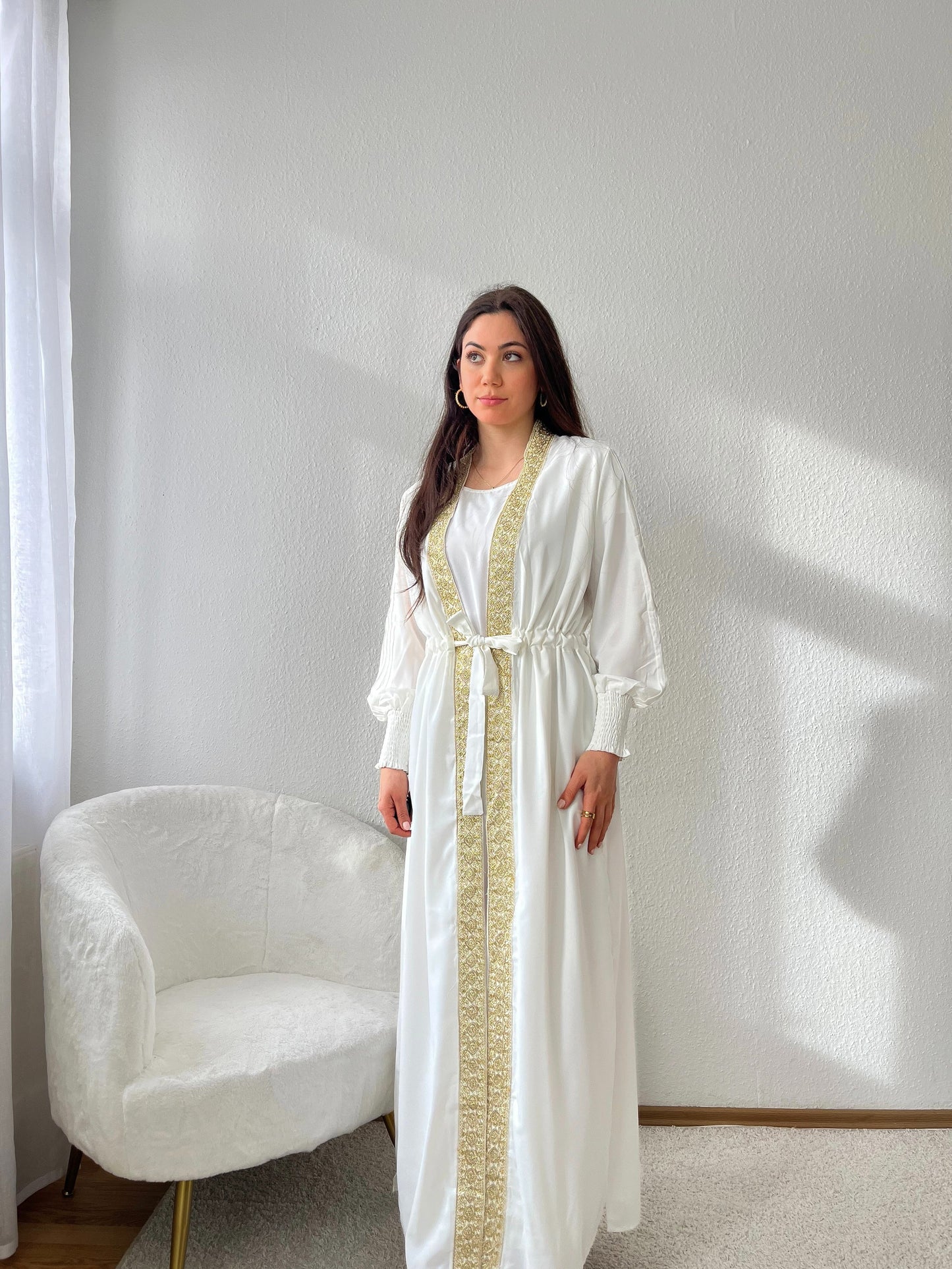 Kimono mit Goldbestickung