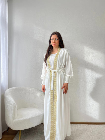 Kimono mit Goldbestickung