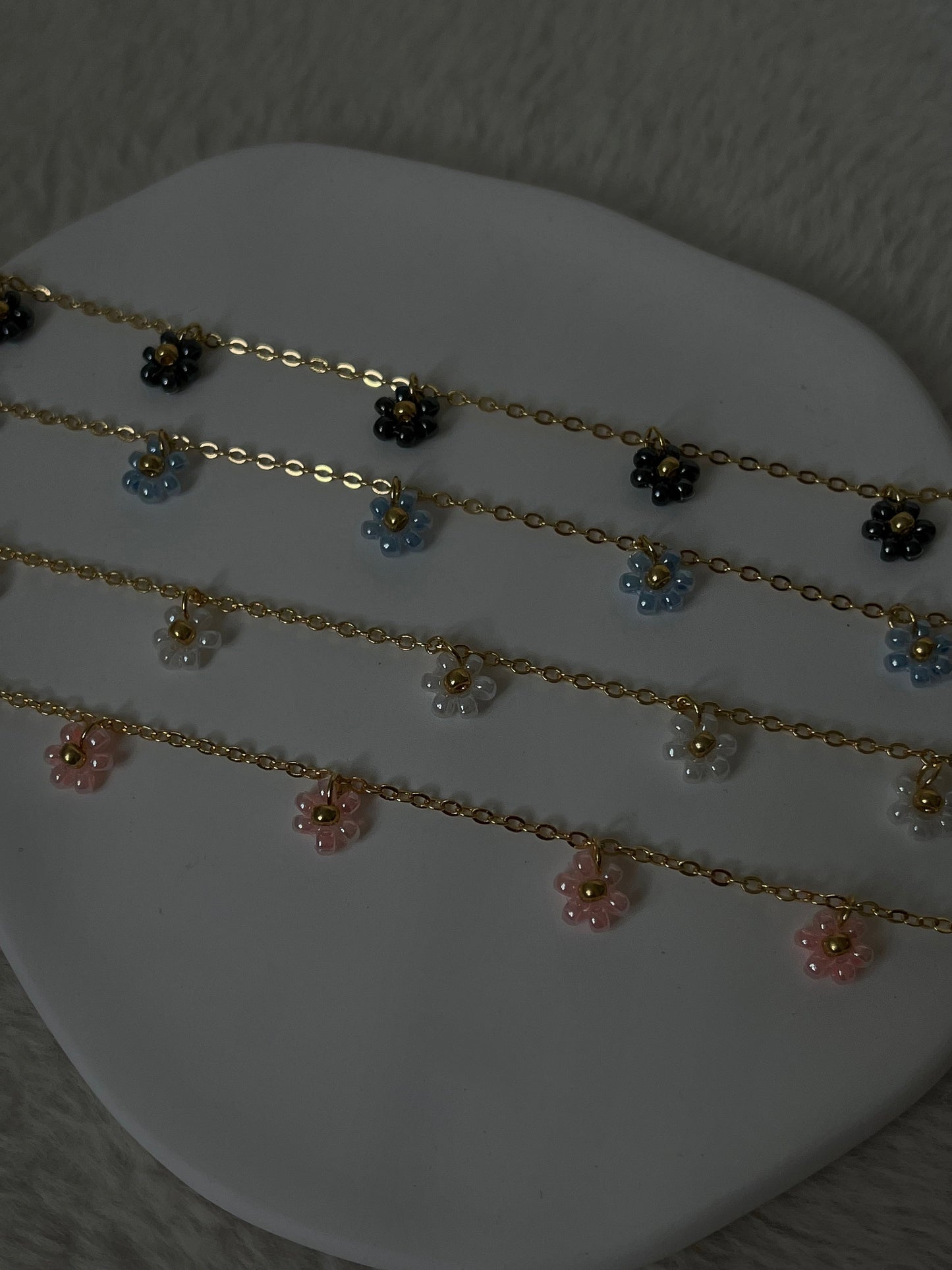 Blümchen-Armband aus Miyuki-Perlen