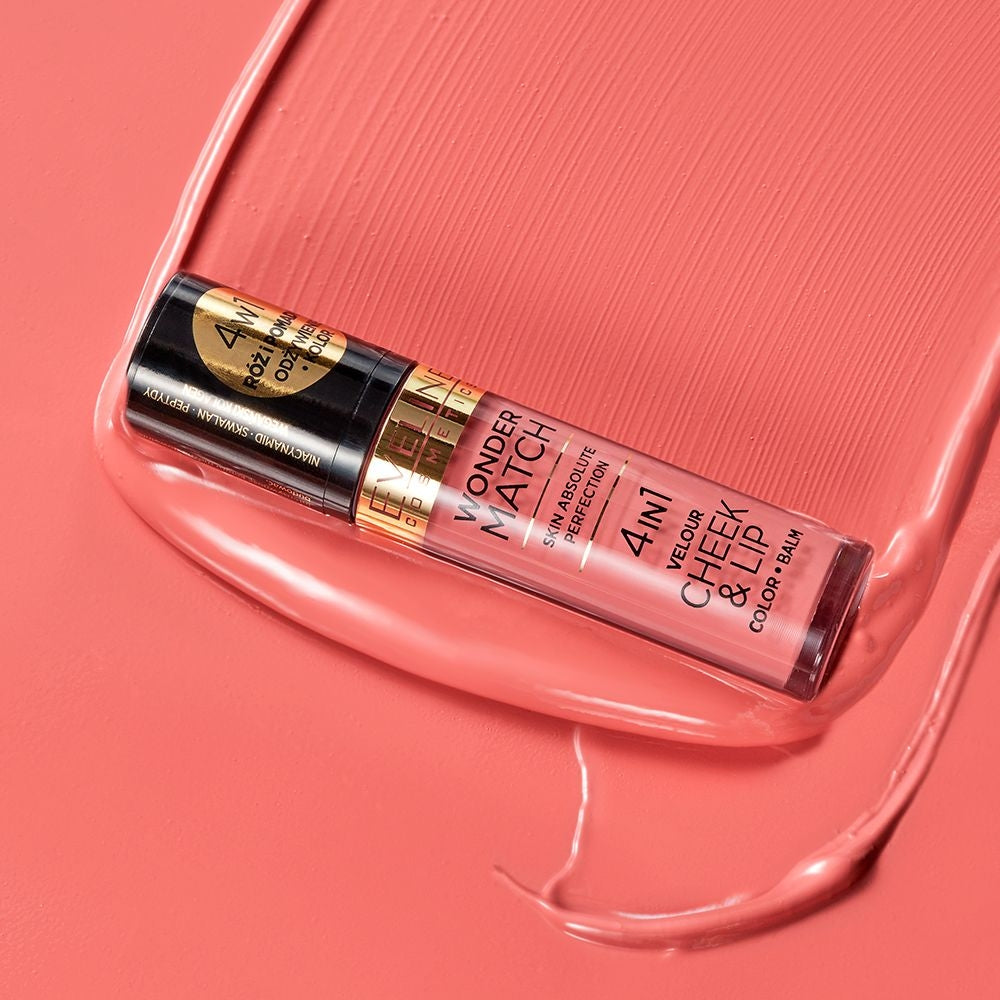 Angenehm cremiges Rouge und flüssiger Lippenstift