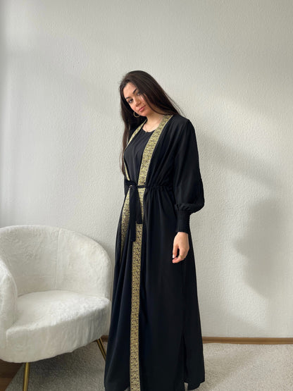 Kimono mit Goldbestickung