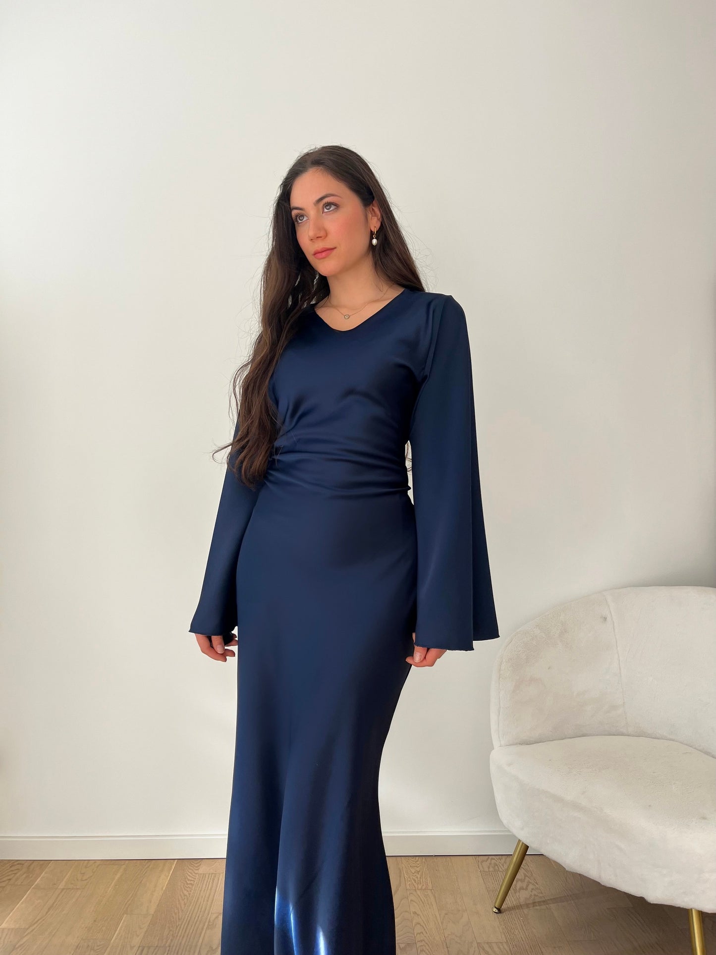 Elegantes Satinkleid mit Rückenschnürung
