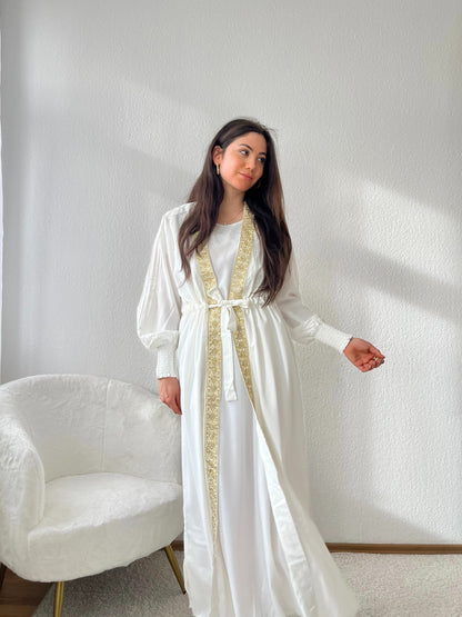 Kimono mit Goldbestickung