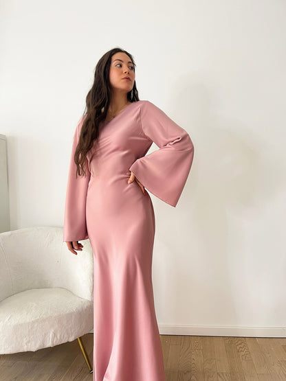 Elegantes Satinkleid mit Rückenschnürung