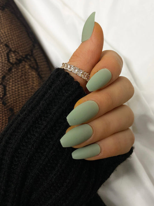NATURAL Nails