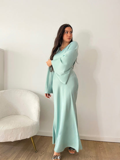 Elegantes Satinkleid mit Rückenschnürung