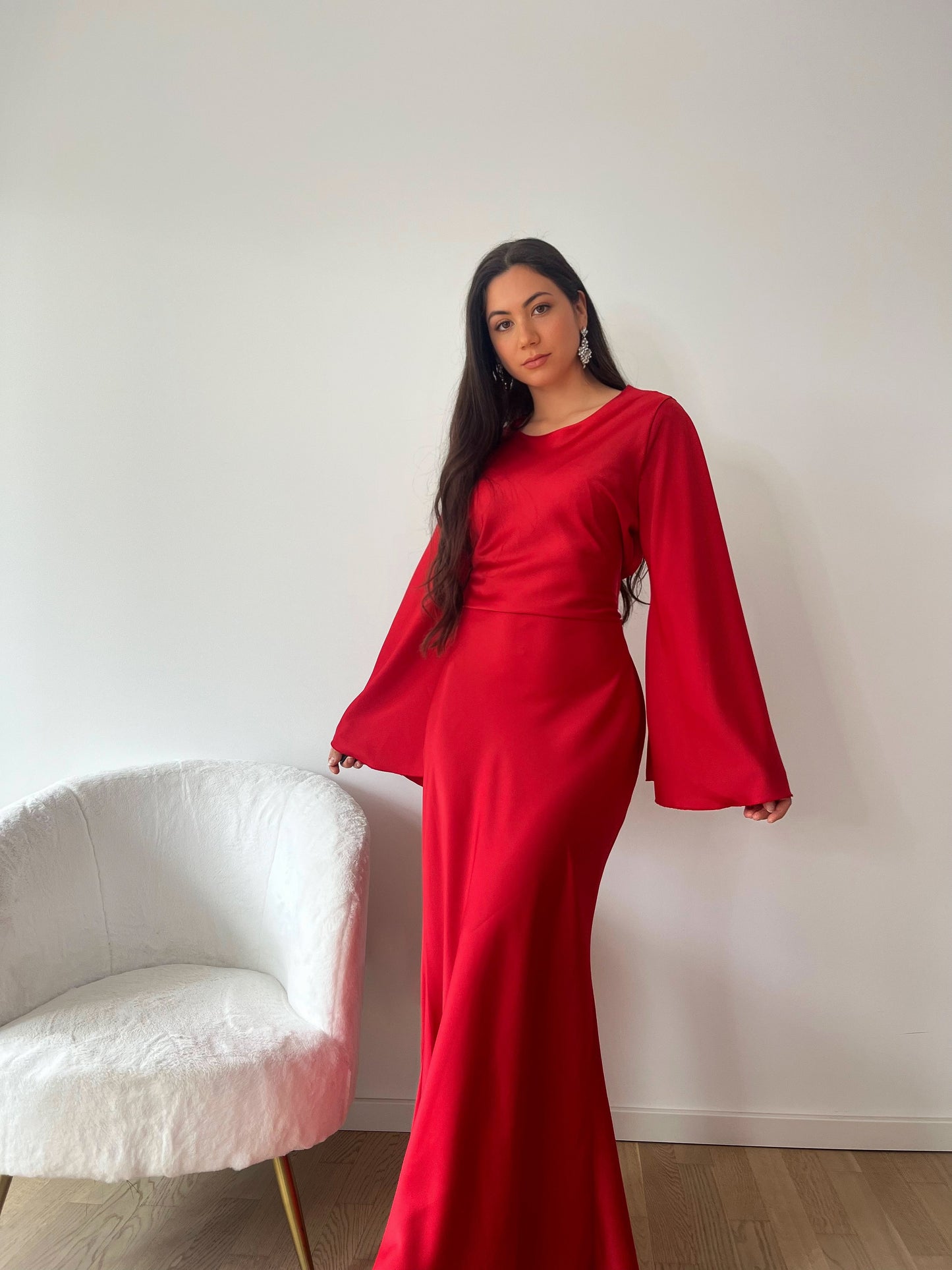 Elegantes Satinkleid mit Rückenschnürung