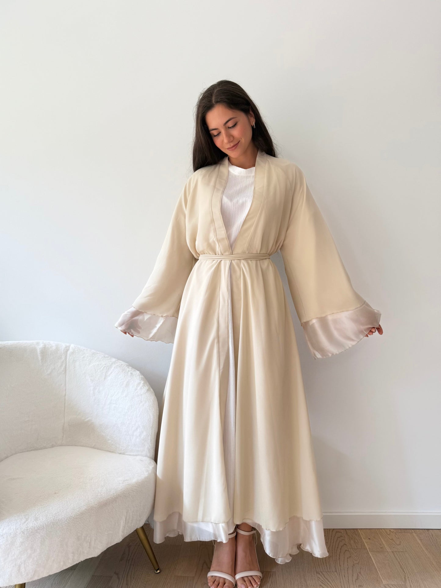 Zweiseitig tragbarer Kimono mit Volants