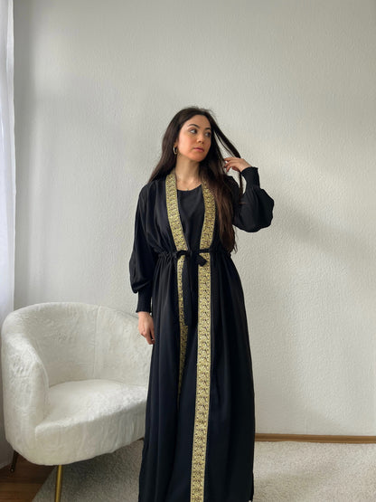 Kimono mit Goldbestickung