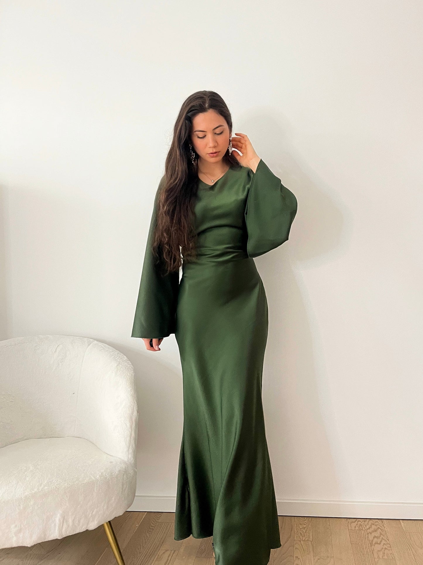 Elegantes Satinkleid mit Rückenschnürung