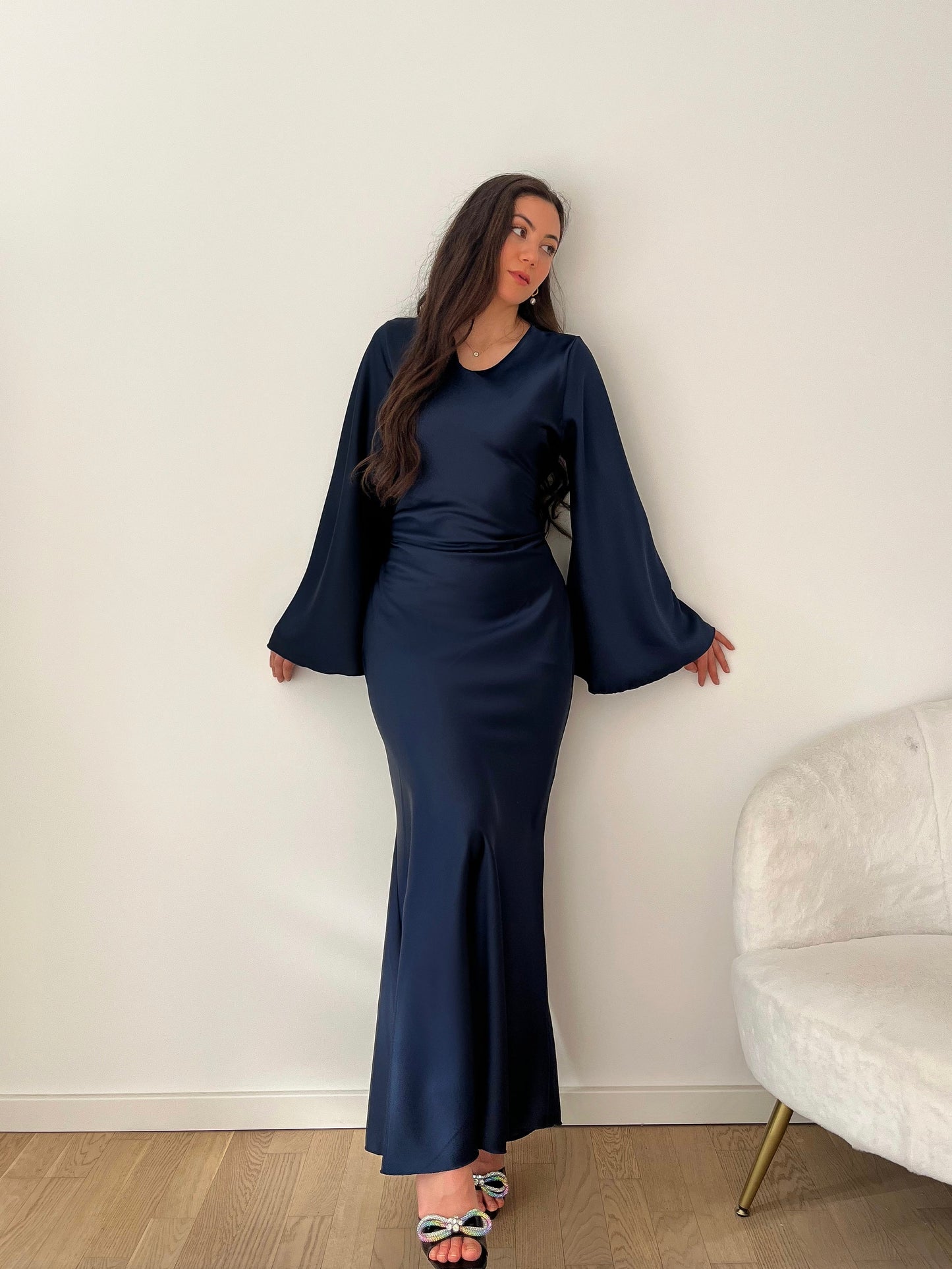 Elegantes Satinkleid mit Rückenschnürung