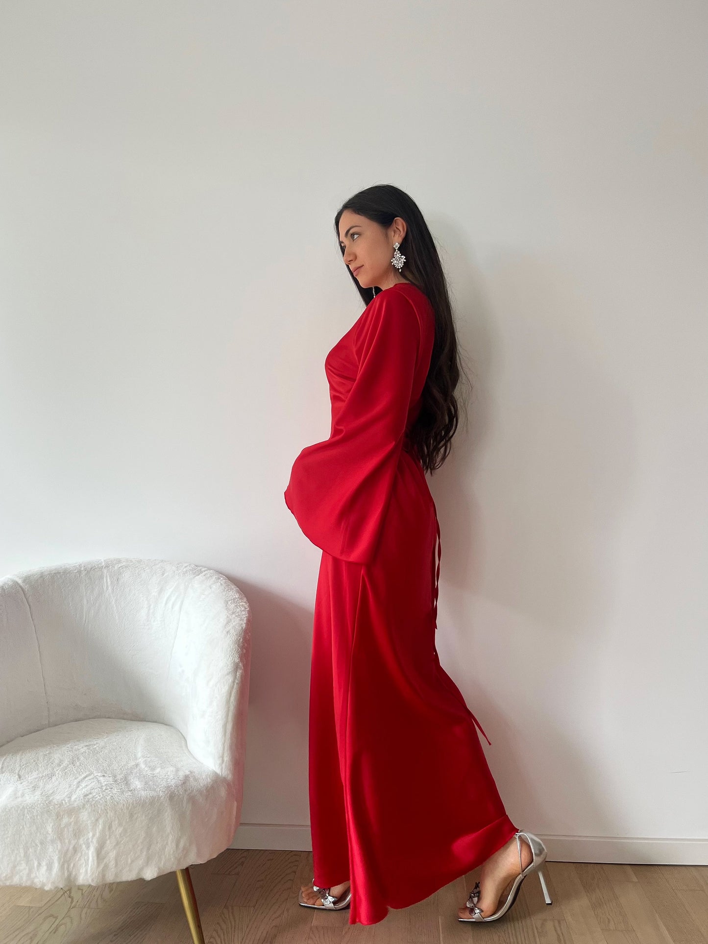 Elegantes Satinkleid mit Rückenschnürung