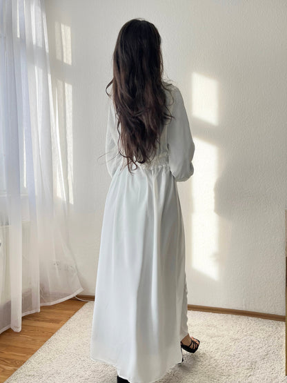 Langer taillierter Kimono mit Rüschen