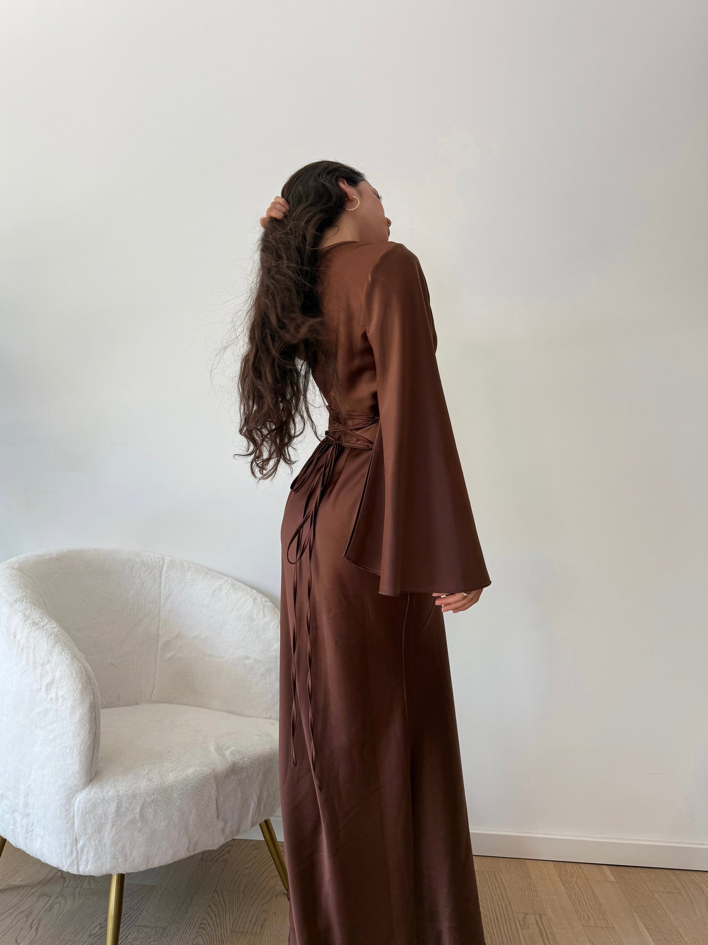 Elegantes Satinkleid mit Rückenschnürung